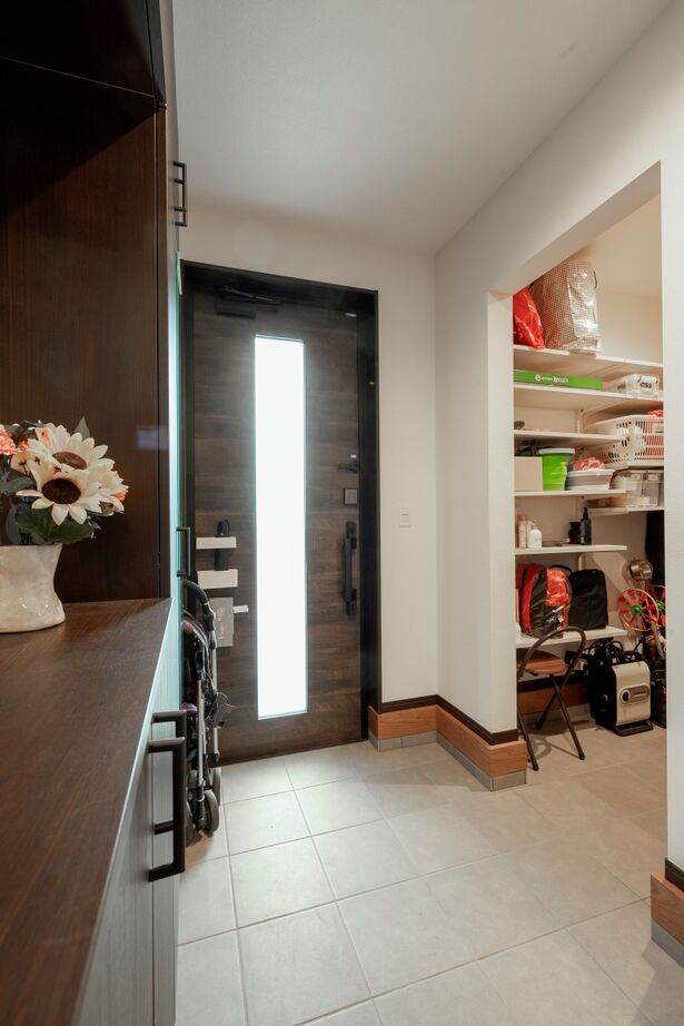 近藤建設 【70坪台/完全分離型二世帯/平屋風】カッコいい外観や動線が自慢！二世帯それぞれに快適なフルオーダーの家の建築実例画像7