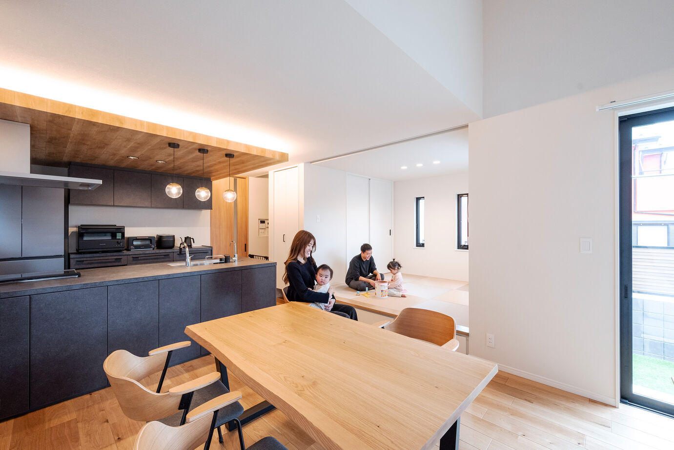 近藤建設 【2000万円台/30坪台/変形地/間取り図】細長間取りでも明るく開放的！設計力が叶えた子育て&家事ラクの平屋の建築実例画像