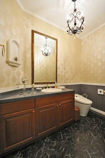 ノアデザインインク 【輸入住宅/フレンチスタイル】吹抜けのシャンデリアとサーキュラー階段。ライムストーンがお城のような家の建築実例画像6