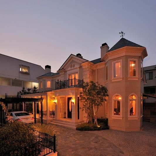 ノアデザインインク 【輸入住宅/フレンチスタイル】吹抜けのシャンデリアとサーキュラー階段。ライムストーンがお城のような家の建築実例画像7