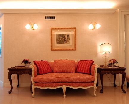 ノアデザインインク 【輸入住宅/お城のような家】待ち時間も夢気分。中世ヨーロッパに迷い込んだ、ホテルライクな医院併用住宅の建築実例画像4