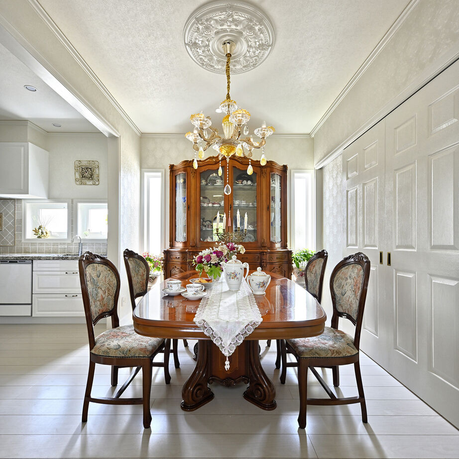 ノアデザインインク 【輸入住宅／お城のような家】大好きな薔薇に包まれて。憧れと暮らしやすさを両立した二世帯住宅の建築実例画像5