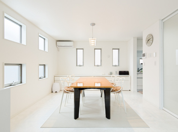 プロネット 【2000万円台/間取り図/3階建て】耐震等級3と長期優良住宅認定取得 都心の狭小地に立つシンプルモダンな家の建築実例画像2