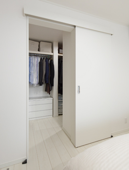 プロネット 【2000万円台/間取り図/3階建て】耐震等級3と長期優良住宅認定取得 都心の狭小地に立つシンプルモダンな家の建築実例画像7