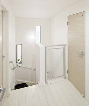 プロネット 【2000万円台/間取り図/3階建て】耐震等級3と長期優良住宅認定取得 都心の狭小地に立つシンプルモダンな家の建築実例画像8