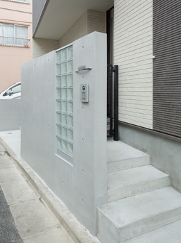 プロネット 【2000万円台/間取り図/3階建て】耐震等級3と長期優良住宅認定取得 都心の狭小地に立つシンプルモダンな家の建築実例画像9