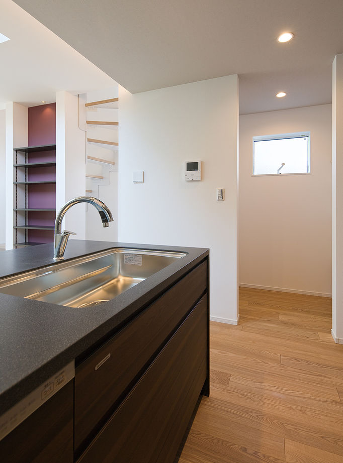 プロネット 【2000万円台/30坪台/間取り図/吹き抜け】都心でものんびりと暮らせるバルコニー付き3階建て狭小住宅の建築実例画像5