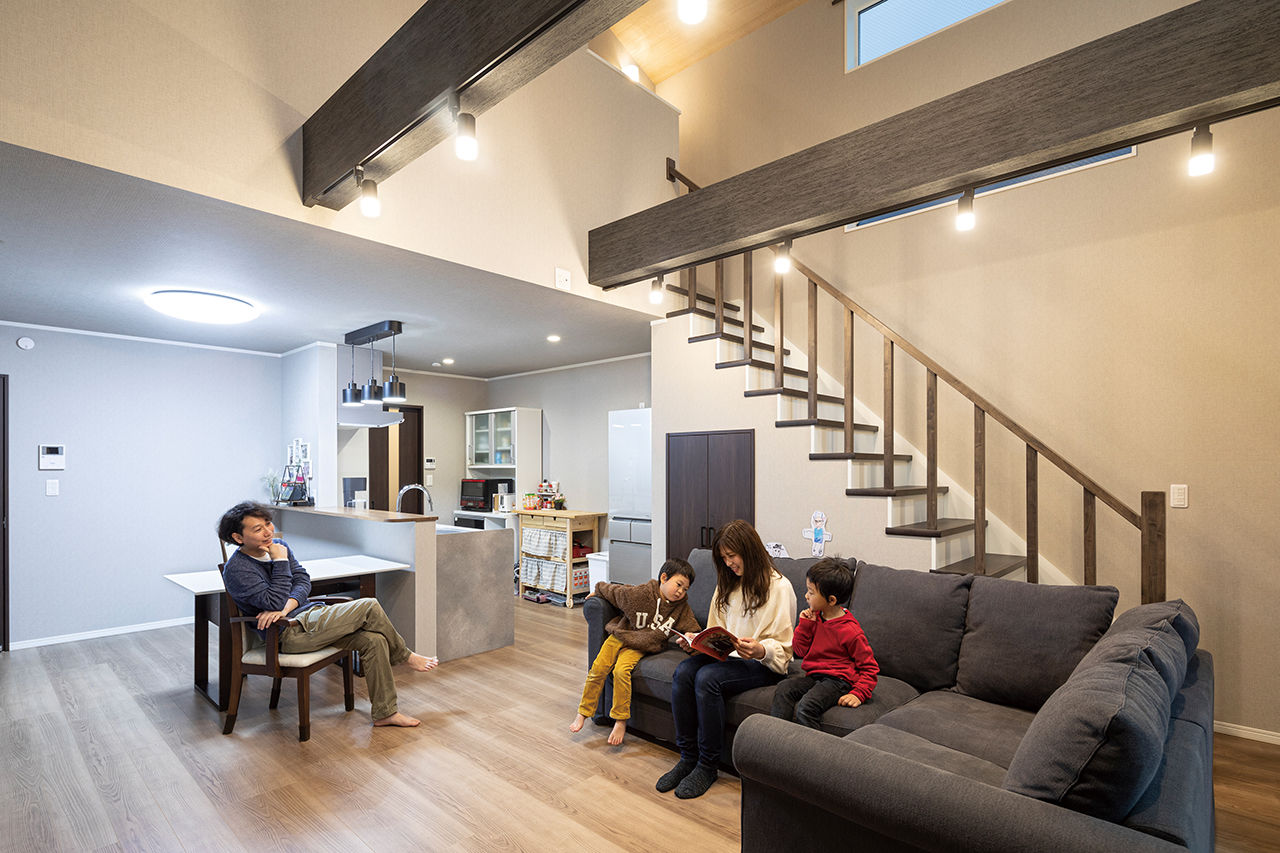 プロネット 【2000万円～2499万円／吹抜／耐震等級3／間取図有】開放感が際立つダイナミック空間と家事ラク動線の建築実例画像2