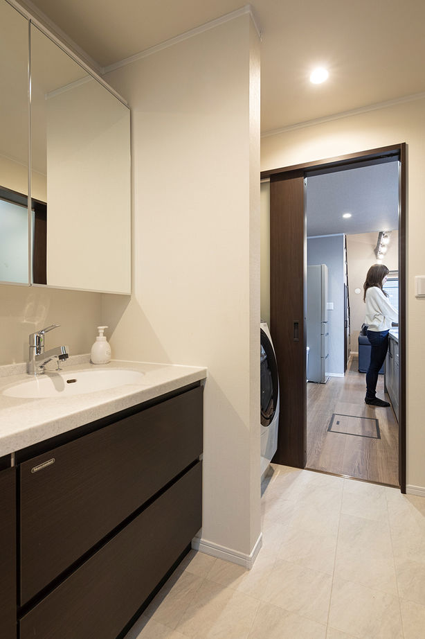 プロネット 【2000万円～2499万円／吹抜／耐震等級3／間取図有】開放感が際立つダイナミック空間と家事ラク動線の建築実例画像6