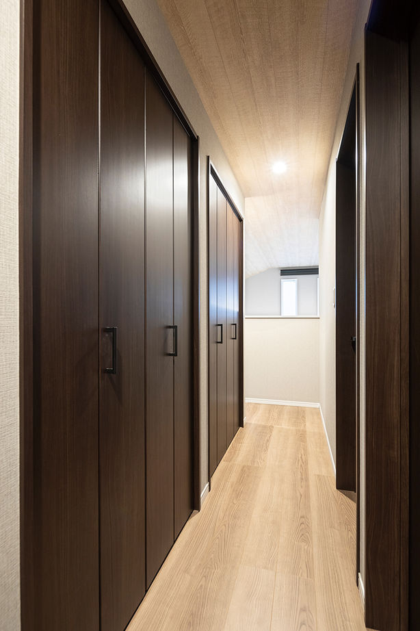 プロネット 【2000万円～2499万円／吹抜／耐震等級3／間取図有】開放感が際立つダイナミック空間と家事ラク動線の建築実例画像9