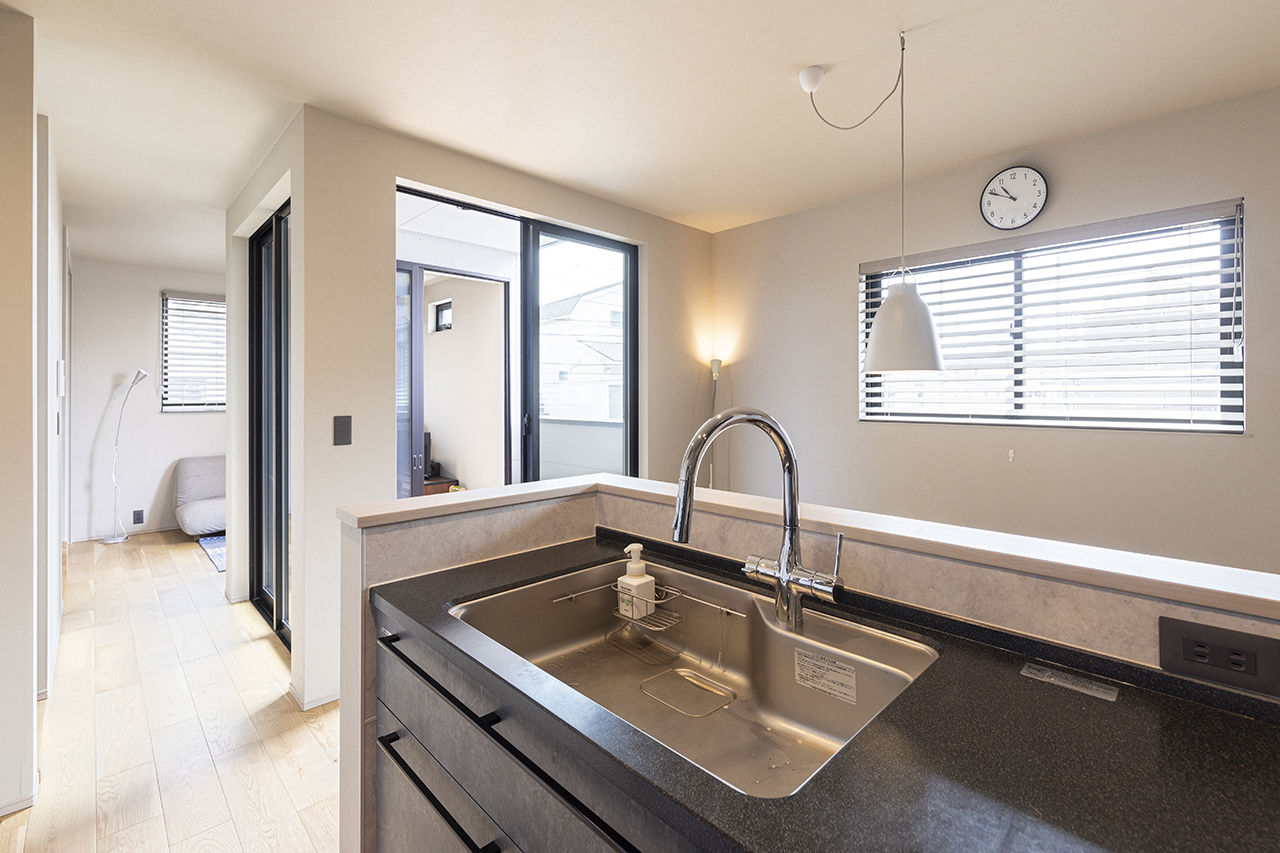 プロネット 【敷地17.1坪／延床30.6坪／2階リビング／間取図】周辺環境を活かし、光を楽しむプランが秀逸な狭小3階建ての建築実例画像5