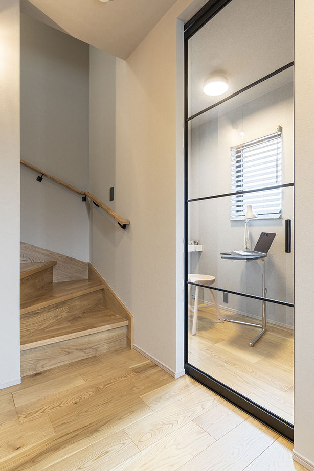 プロネット 【敷地17.1坪／延床30.6坪／2階リビング／間取図】周辺環境を活かし、光を楽しむプランが秀逸な狭小3階建ての建築実例画像9