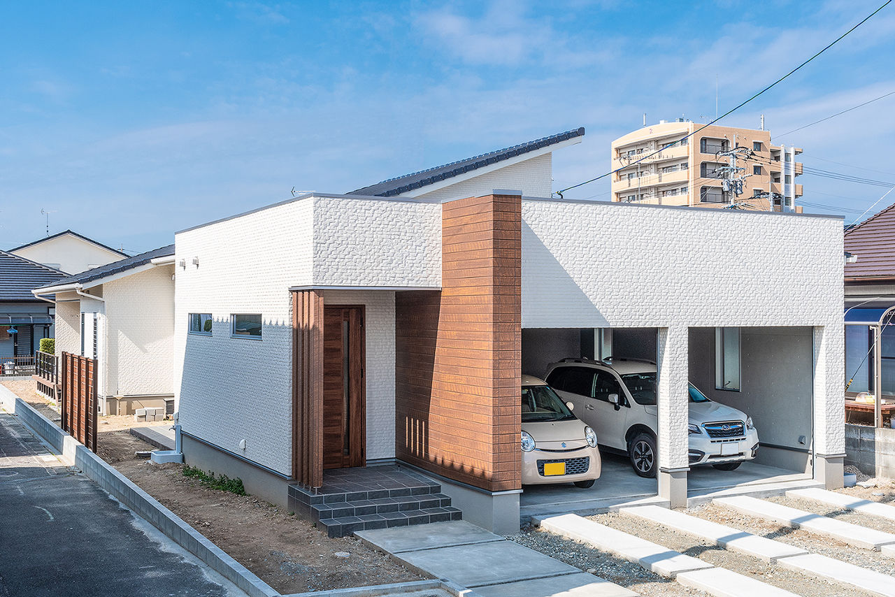 エースホーム 平屋なのにリビングの天井高は最高5m。秘密基地のようなロフトとインナーガレージがある家の建築実例画像3