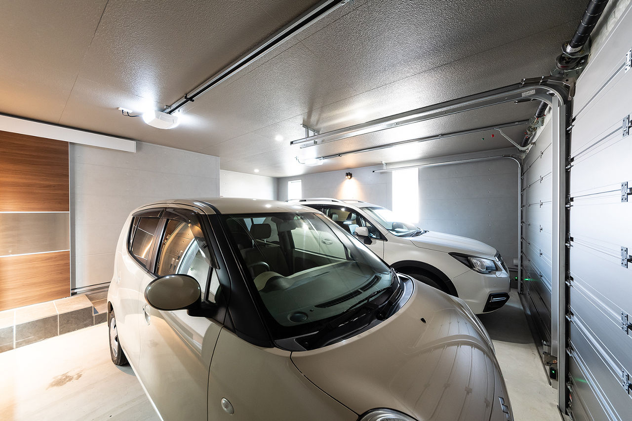 エースホーム 平屋なのにリビングの天井高は最高5m。秘密基地のようなロフトとインナーガレージがある家の建築実例画像6