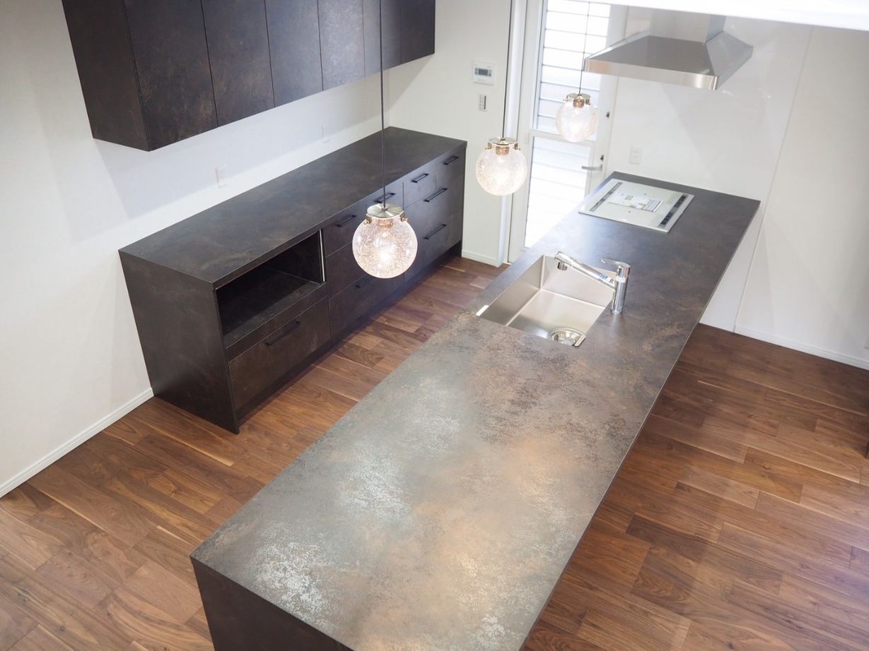 エースホーム 【書斎/ガレージ/スキップフロア】電動シャッター付きのガレージがあるお家の建築実例画像2