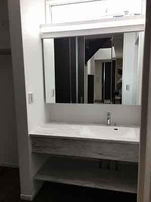 エースホーム 【書斎/ガレージ/スキップフロア】電動シャッター付きのガレージがあるお家の建築実例画像5