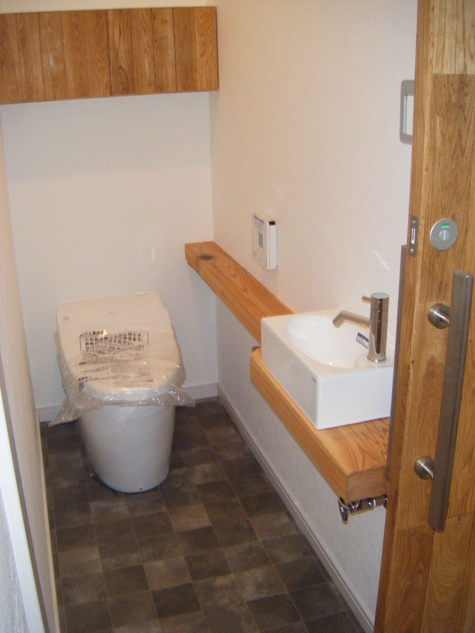 エースホーム 【吹き抜け/無垢材使用】な塗り壁に木の温かみのある家の建築実例画像7