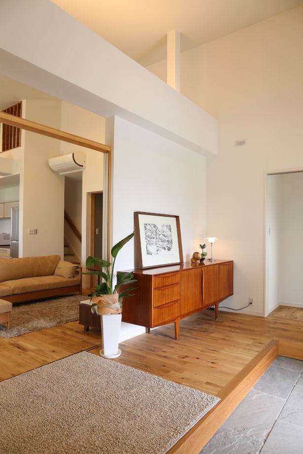 エースホーム 【書斎/自然素材/二世帯住宅】暖炉のある平家の建築実例画像3