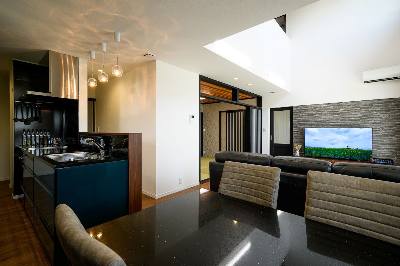 エースホーム 【吹抜け/和室/趣味部屋】1・2階分離／水回り共有型の二世帯住宅の建築実例画像3