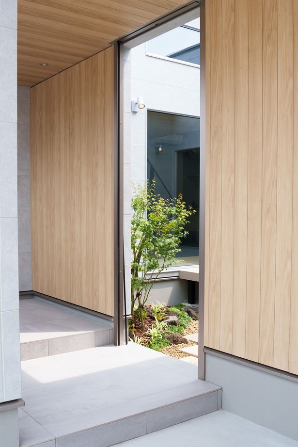 エースホーム 【平屋／ダウンフロアリビング／中庭】真似したい人続出！神間取りの平屋の建築実例画像2