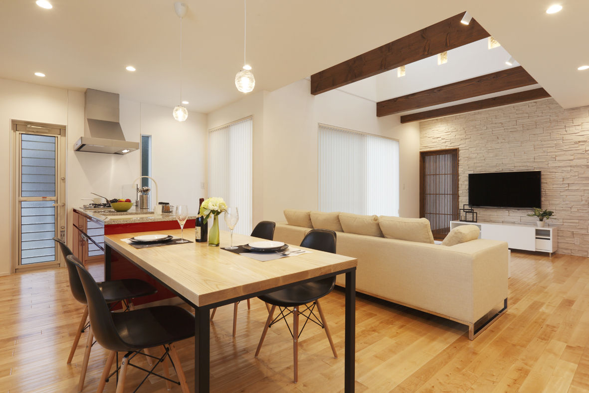 ARC style (アークスタイル) 書斎とビルドインガレージのある、ＡＬＣ壁がモダンな家の建築実例画像3