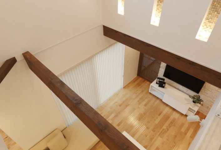 ARC style (アークスタイル) 書斎とビルドインガレージのある、ＡＬＣ壁がモダンな家の建築実例画像4