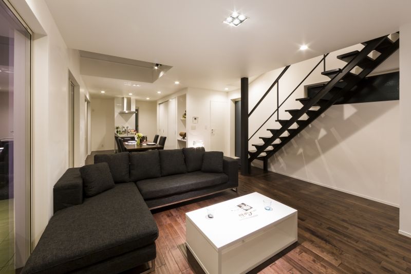 ARC style (アークスタイル) リビングイン階段が家族をつなぐ　設計士がインテリアコーディネートをしたモダンハウスの建築実例画像2