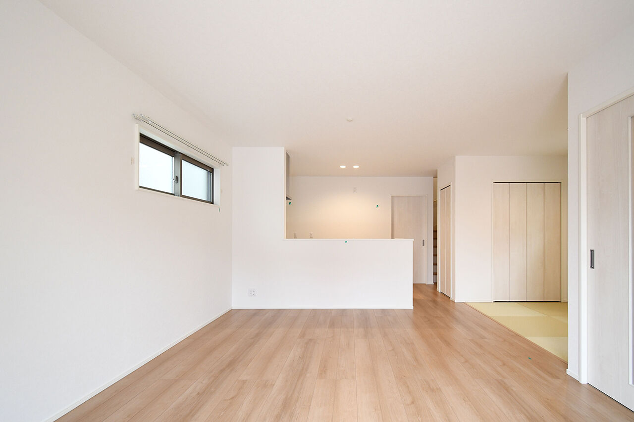 いえとち本舗 【1500万円台｜29.4坪｜太陽光6.08kW付｜スマートハウス】リビングつながりの畳コーナーがある家の建築実例画像2