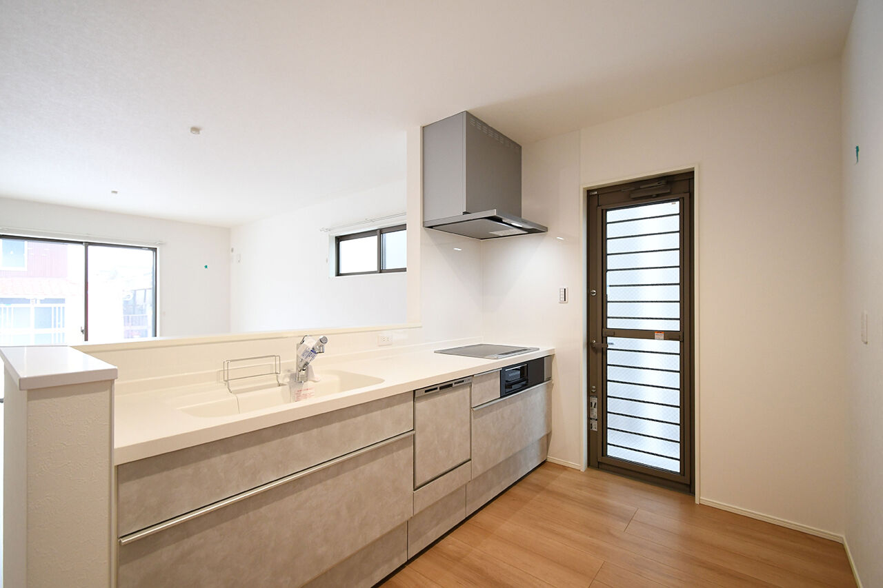 いえとち本舗 【1500万円台｜29.4坪｜太陽光6.08kW付｜スマートハウス】リビングつながりの畳コーナーがある家の建築実例画像3