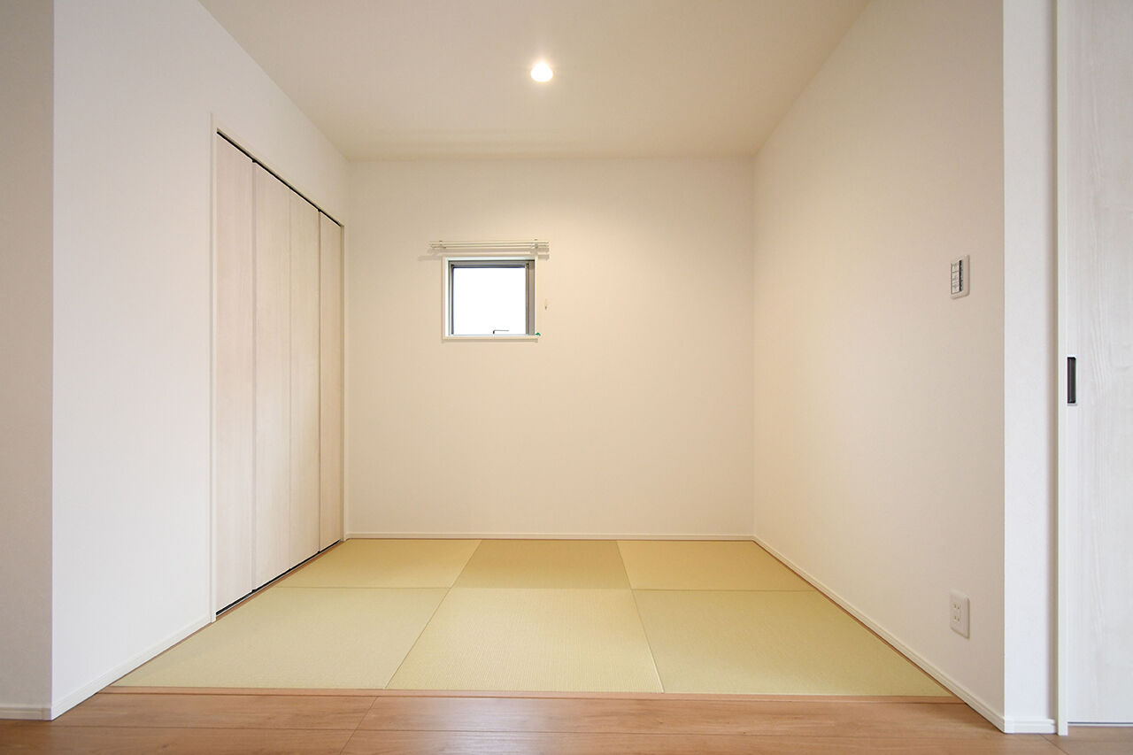 いえとち本舗 【1500万円台｜29.4坪｜太陽光6.08kW付｜スマートハウス】リビングつながりの畳コーナーがある家の建築実例画像4