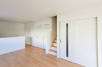 いえとち本舗 【1000万円台前半｜27.2坪｜太陽光5.32kW付｜スマートハウス】広々16.7畳のオープンLDKがある家の建築実例画像3