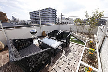 ワイケイホーム 【狭小地（22.4坪）／3階建て／屋上／間取り図あり】屋上庭園のある3階建ての耐火建築の家の建築実例画像9