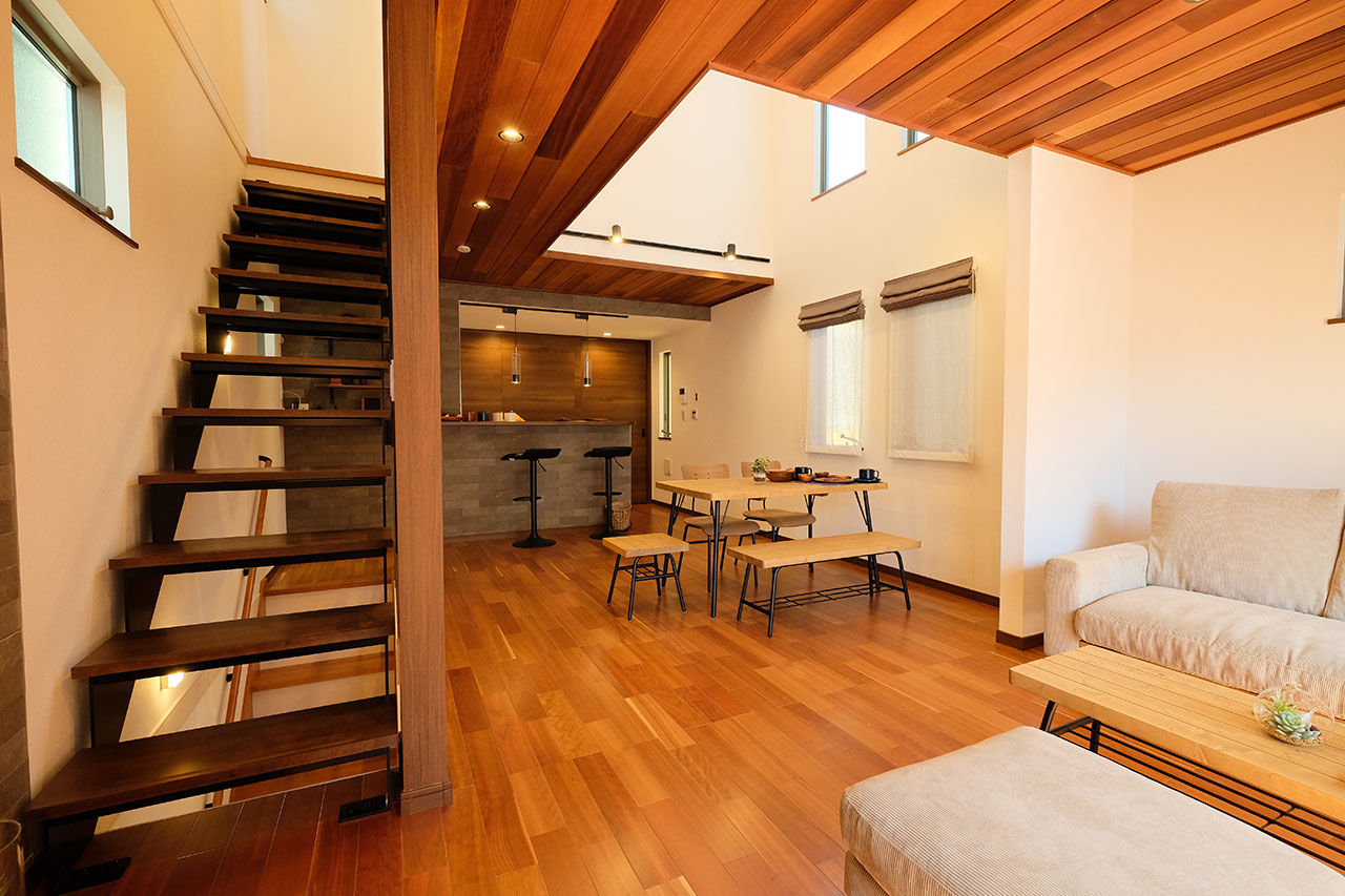 ワイケイホーム 【ビルトインガレージ／間取り図あり】19.3坪の狭小地に建つスタイリッシュな3階建ての建築実例画像5