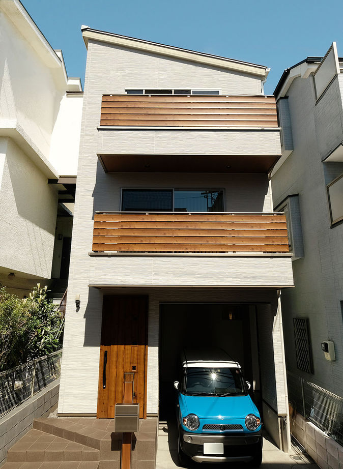 ワイケイホーム 【ビルトインガレージ／間取り図あり】19.3坪の狭小地に建つスタイリッシュな3階建ての建築実例画像7