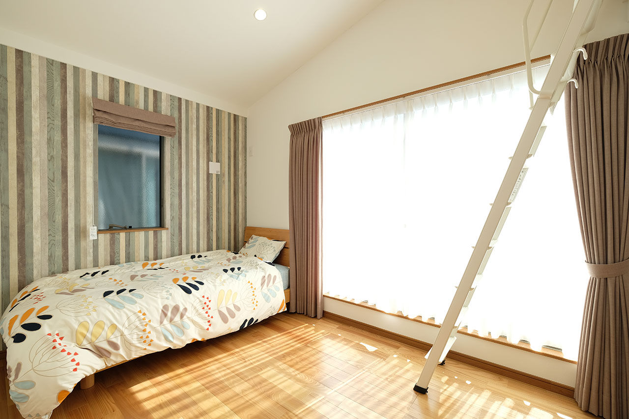 ワイケイホーム 【ビルトインガレージ／間取り図あり】19.3坪の狭小地に建つスタイリッシュな3階建ての建築実例画像8