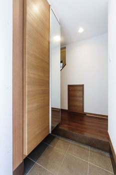 ワイケイホーム ≪間取り図有≫13坪で間口3mの狭小地でも広々と明るい、3階建て等身大リアルサイズを実現！の建築実例画像8