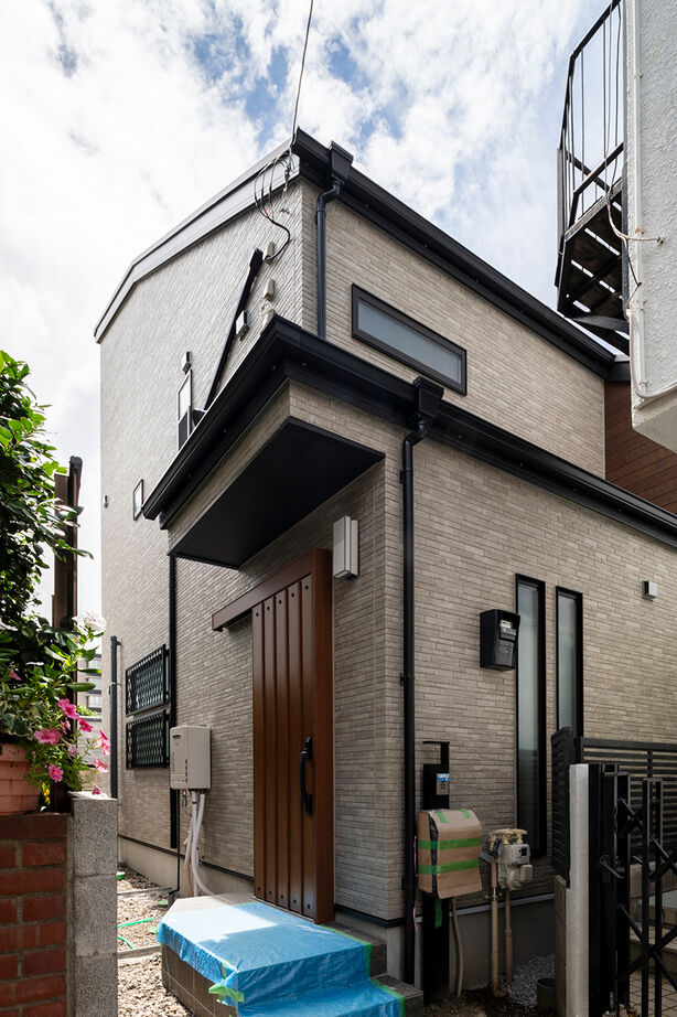 ワイケイホーム 【吹抜け2階リビング＋ロフト】約26坪の土地をフル活用/南側の採光がたっぷり届く明るい空間の建築実例画像2