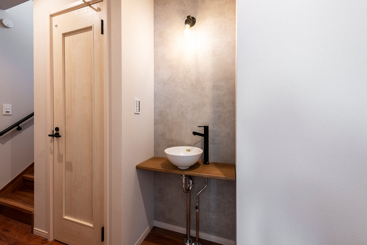 ワイケイホーム 【吹抜け2階リビング＋ロフト】約26坪の土地をフル活用/南側の採光がたっぷり届く明るい空間の建築実例画像9