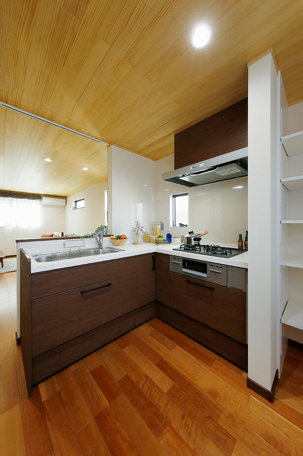 ワイケイホーム 【約14坪・間口4ｍ】ビルトインガレージ＋スカイバルコニー＋ホテル仕様の室内/高さ制限を見事にクリアの建築実例画像6