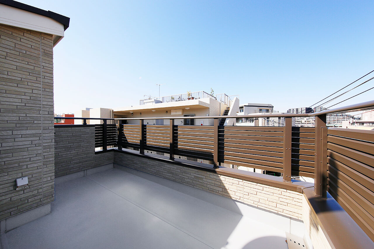 ワイケイホーム 【約14坪・間口4ｍ】ビルトインガレージ＋スカイバルコニー＋ホテル仕様の室内/高さ制限を見事にクリアの建築実例画像8