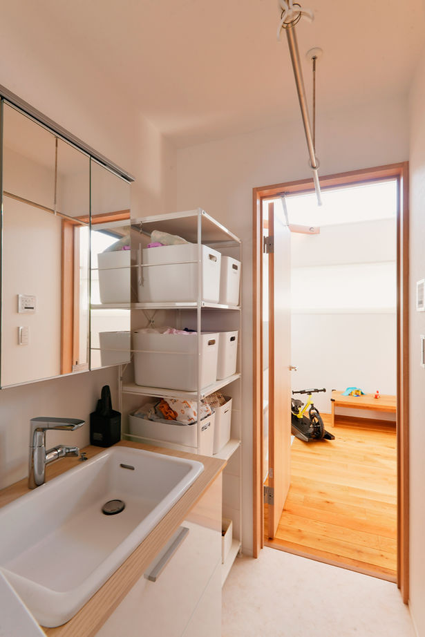 TAINN DESIGN　一級建築士事務所 【1840万円/22.5坪/間取り図あり】狭小×旗竿地でものびのび快適！採光とプライバシーを兼ねる２階リビングの建築実例画像9