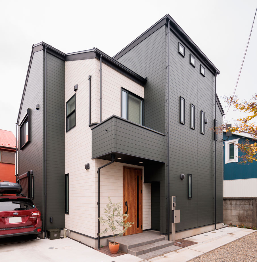 TAINN DESIGN　一級建築士事務所 【3000万円台/30坪台/間取り図あり】木の温もりと吹き抜けの開放感！家族の繋がりを育む２階リビングの建築実例画像2