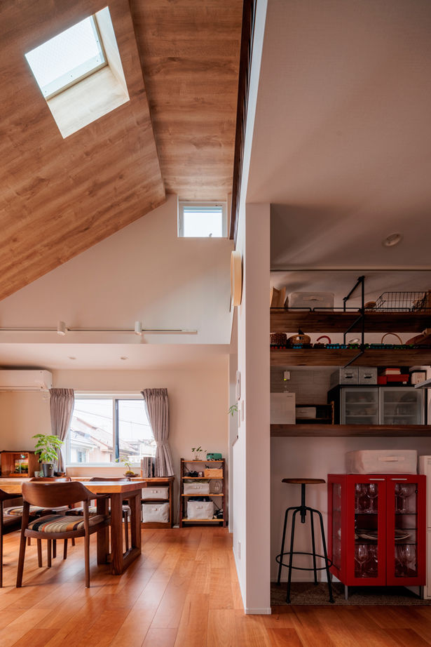 TAINN DESIGN　一級建築士事務所 【3000万円台/30坪台/間取り図あり】木の温もりと吹き抜けの開放感！家族の繋がりを育む２階リビングの建築実例画像6