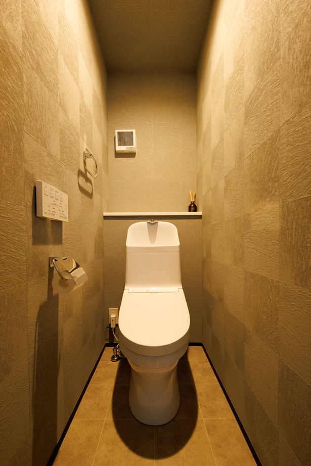 TAINN DESIGN　一級建築士事務所 【2385万円/26.4坪/狭小/間取り図あり】開放感あふれる吹き抜けの２階リビング。セキュリティ対策も万全の建築実例画像11