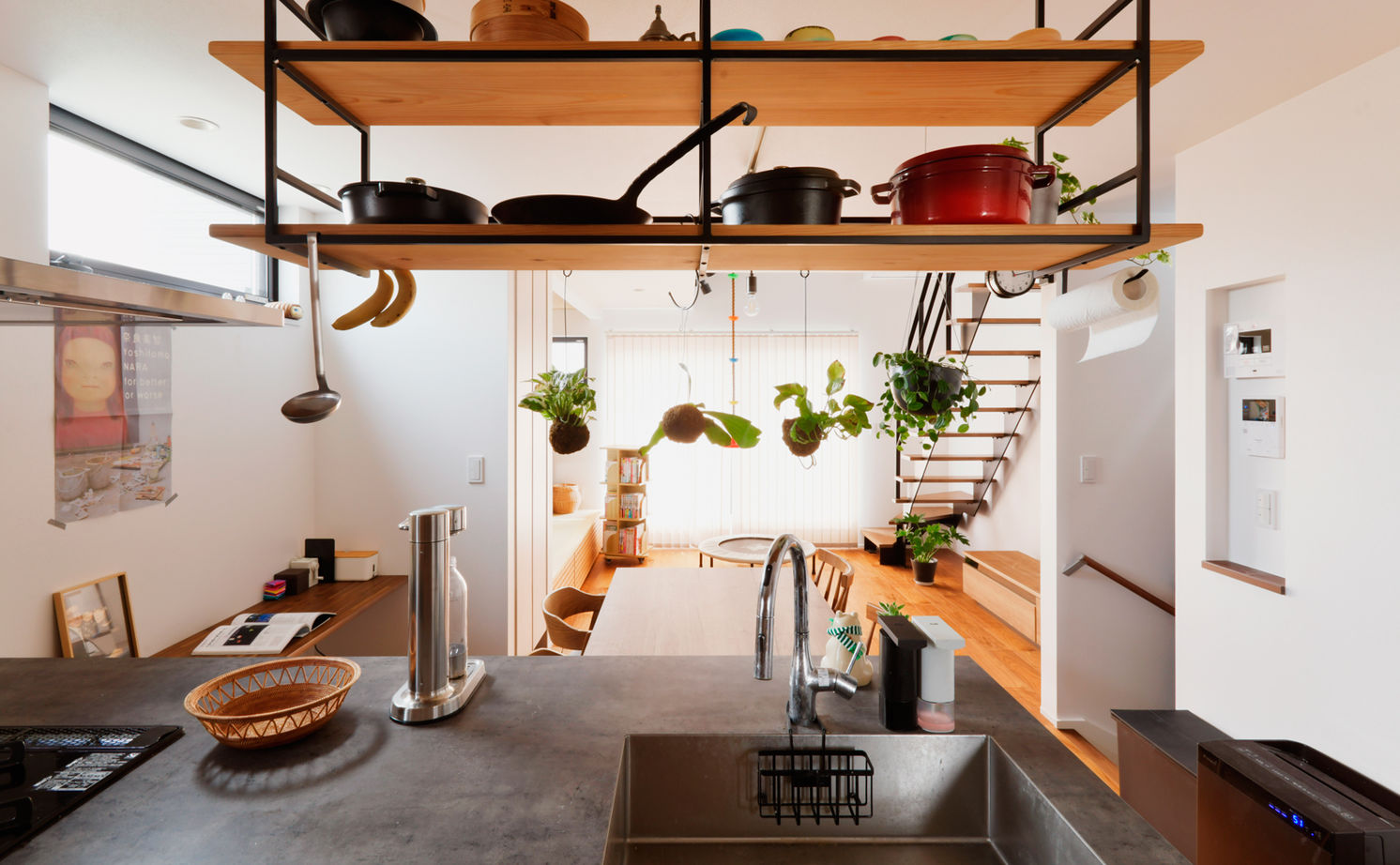 TAINN DESIGN　一級建築士事務所 【3000万円台/26.8坪/狭小/間取り図あり】吹き抜けで繋がる２階リビングと寛ぎのロフト。収納プランも必見の建築実例画像8