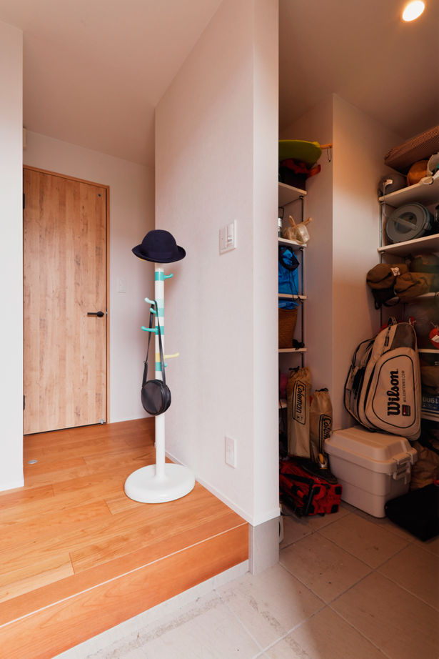 TAINN DESIGN　一級建築士事務所 【3000万円台/26.8坪/狭小/間取り図あり】吹き抜けで繋がる２階リビングと寛ぎのロフト。収納プランも必見の建築実例画像10