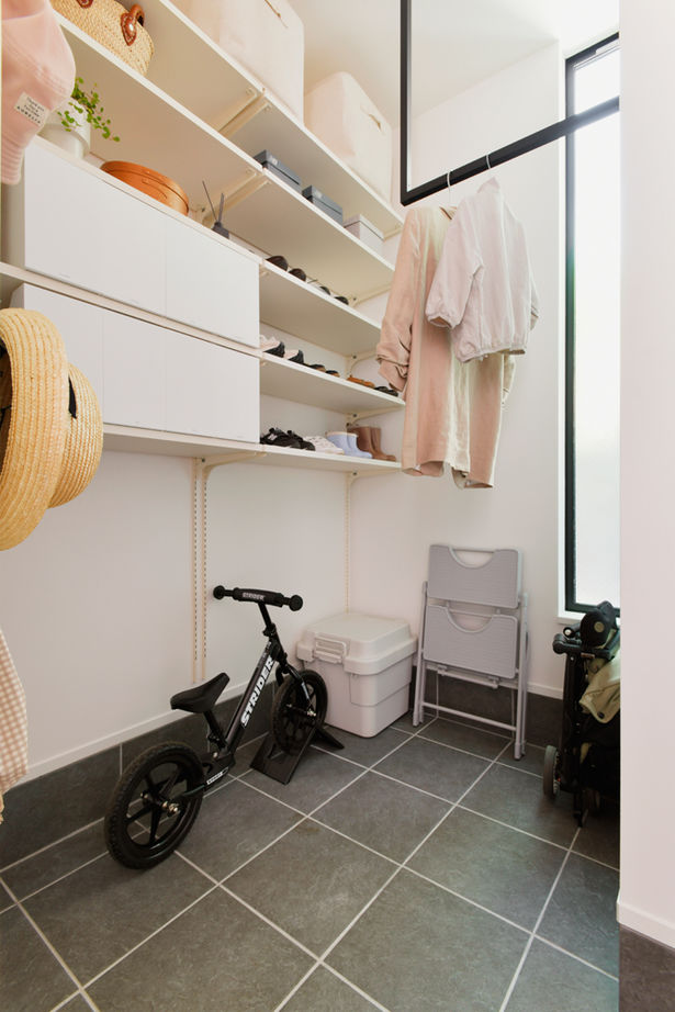 TAINN DESIGN　一級建築士事務所 【2800万円台/24.7坪/狭小地/間取り図あり】LDKと水まわり動線をワンフロアに！家族が集まりやすいプランの建築実例画像11