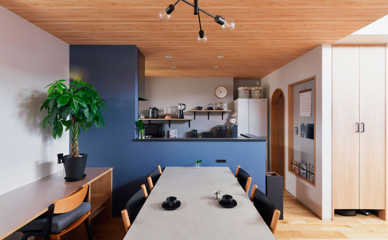 TAINN DESIGN　一級建築士事務所 【26.9坪/狭小地/2階リビング/ロフト】色づかいや造作・細かい設えにもこだわり抜いた、長く愛着を持てる家の建築実例画像2