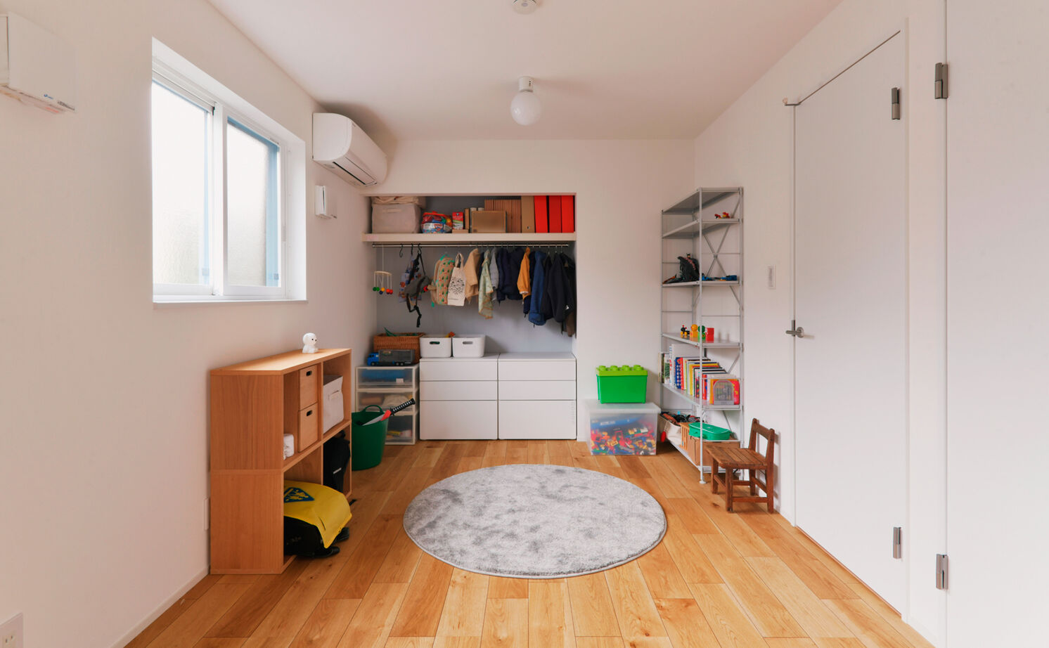 TAINN DESIGN　一級建築士事務所 【24.5坪/旗竿地/間取り図あり】オリジナルの木製格子から優しい光が差し込む２階リビングの建築実例画像10