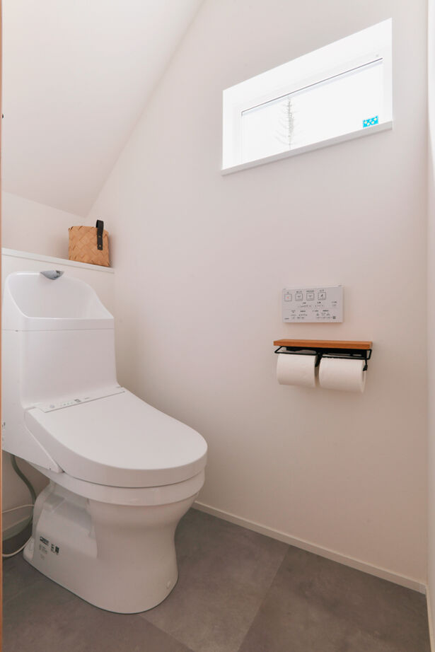 TAINN DESIGN　一級建築士事務所 【24.5坪/旗竿地/間取り図あり】オリジナルの木製格子から優しい光が差し込む２階リビングの建築実例画像12